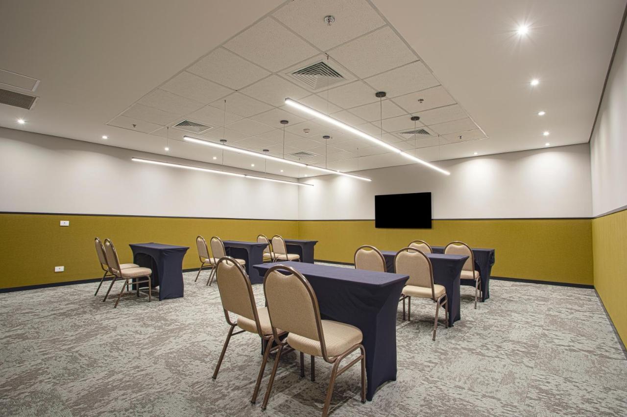 Hotel Qoya Curitiba, Curio Collection By Hilton 5*